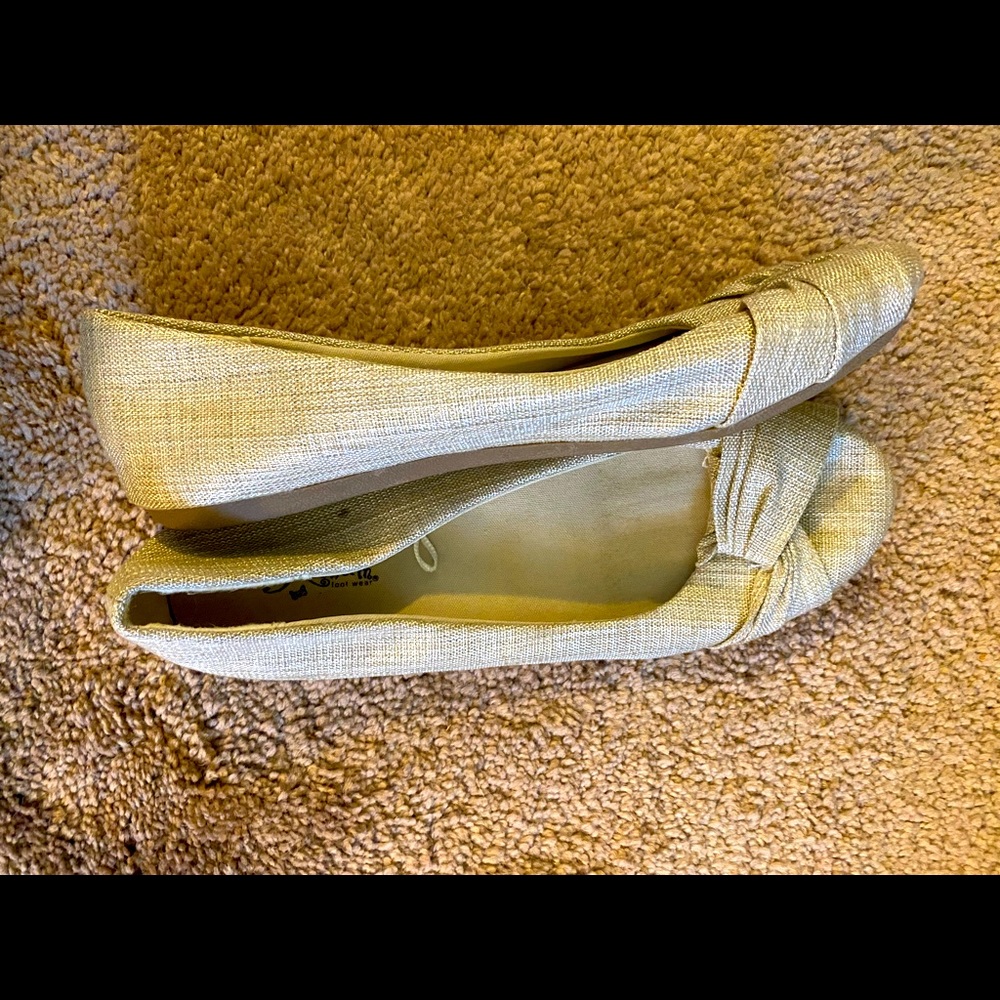 Tan/gold sparkly flats